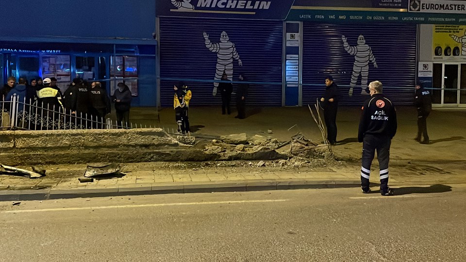 Malatya'da kaldırıma çıkan araç yayalara çarptı: 2 kişi hayatını kaybetti - 1