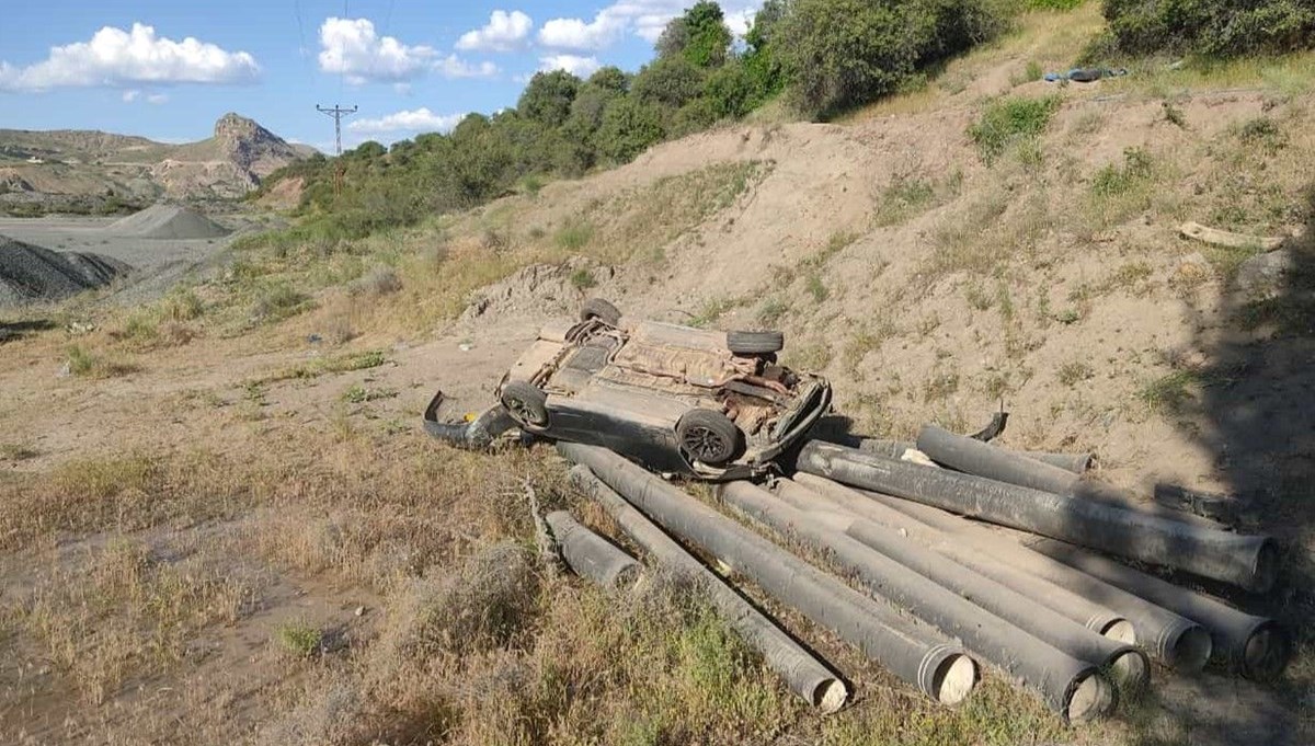 Elazığ’da otomobil şarampole yuvarlandı: 1 ölü, 6 yaralı