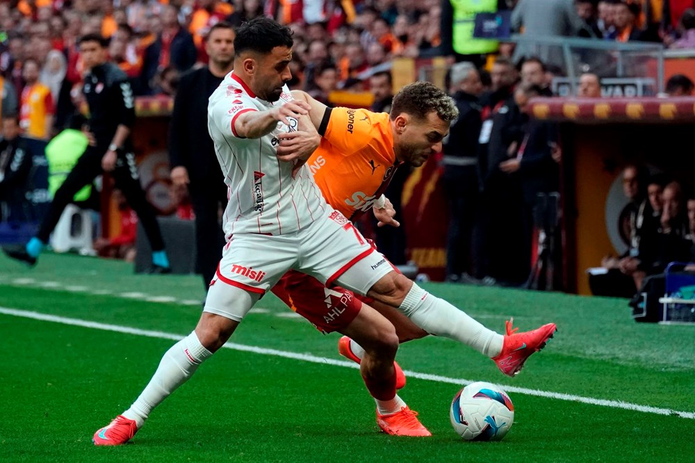 Lider Galatasaray, Sivasspor'u farklı geçti: Son 4 maçta 2 galibiyet 1 beraberlik yetiyor! - 16