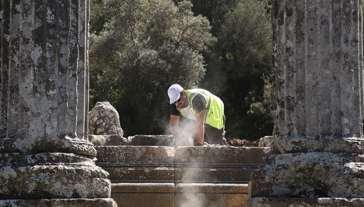 Muğla Euromos Antik Kenti'ndeki Zeus Lepsynos Tapınağı'nda restorasyon