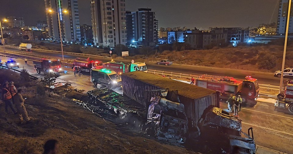 Mersin'de iki TIR'ın çarpıştığı kazada 1 kişi hayatını kaybetti, 1 kişi yaralandı - 2