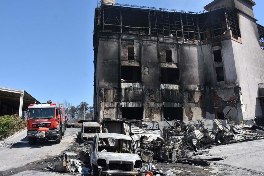 İzmir'e felaketi yaşatan iki hata: Oto galeri sitesi savaş alanına döndü - 4
