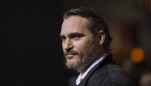 Dudak-damak yarığında ünlü oyuncu Joaquin Phoenix örneği