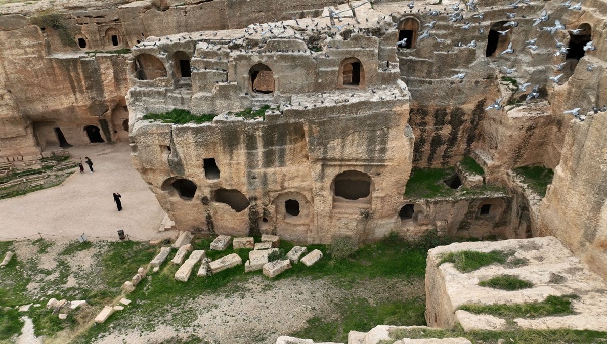 Dara Antik Kenti'nde keşfedilen tarihi çarşı gün yüzüne çıkarılıyor