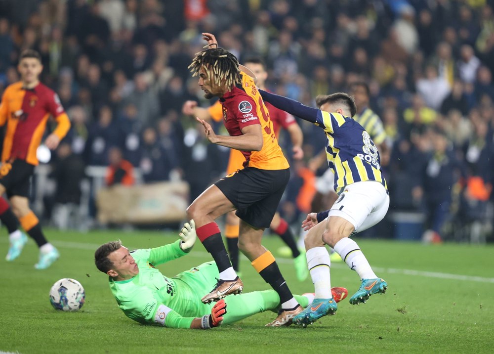 Fenerbahçe-Galatasaray maçından notlar: Jorge Jesus'tan tek Okan Buruk'tan üç değişiklik (Derbiden fotoğraflar) - 1