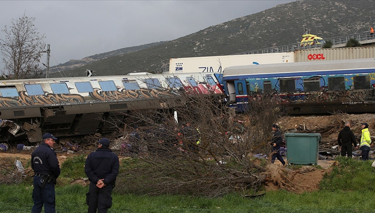 Rusya'da yolcu treni devrildi: 140 yaralı