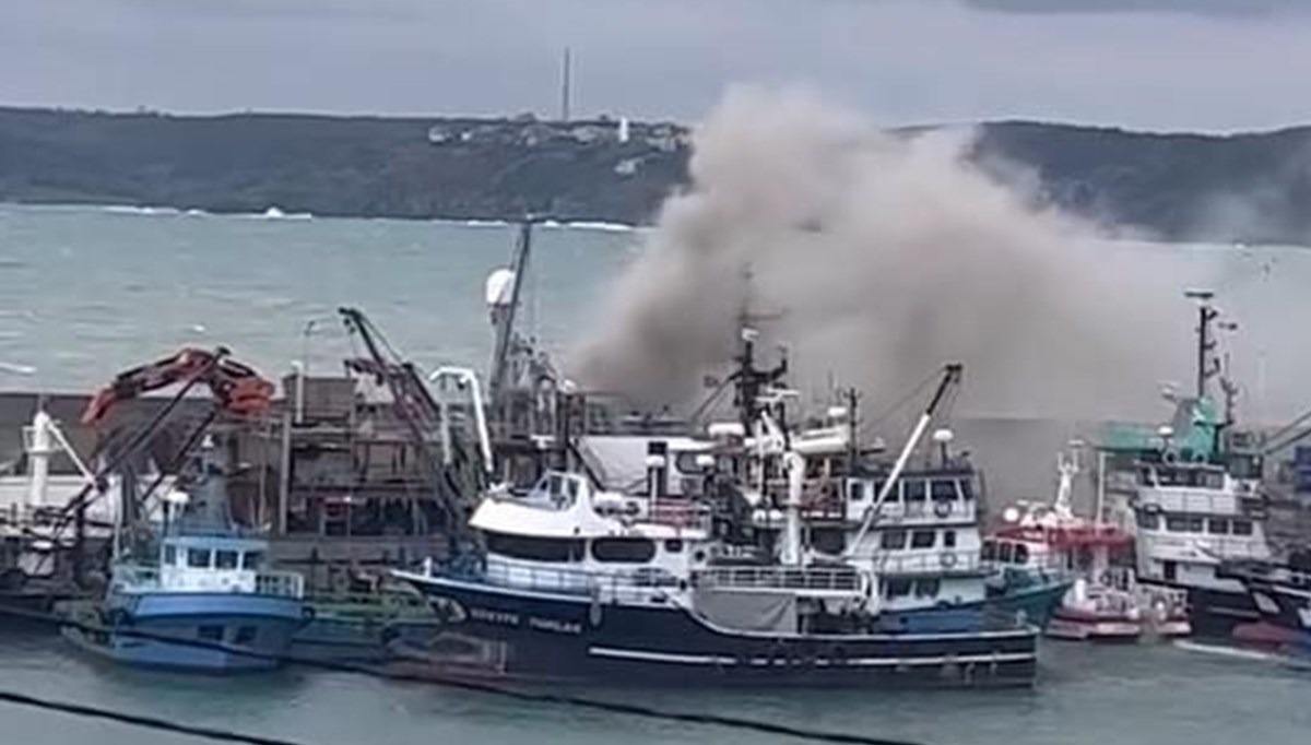 İstanbul'da tekne yangını İstanbul'da tekne yangını