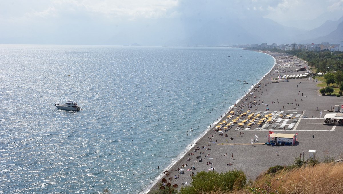 Antalya’da tatil sezonu sürüyor (Hava 29, deniz suyu 28 derece)