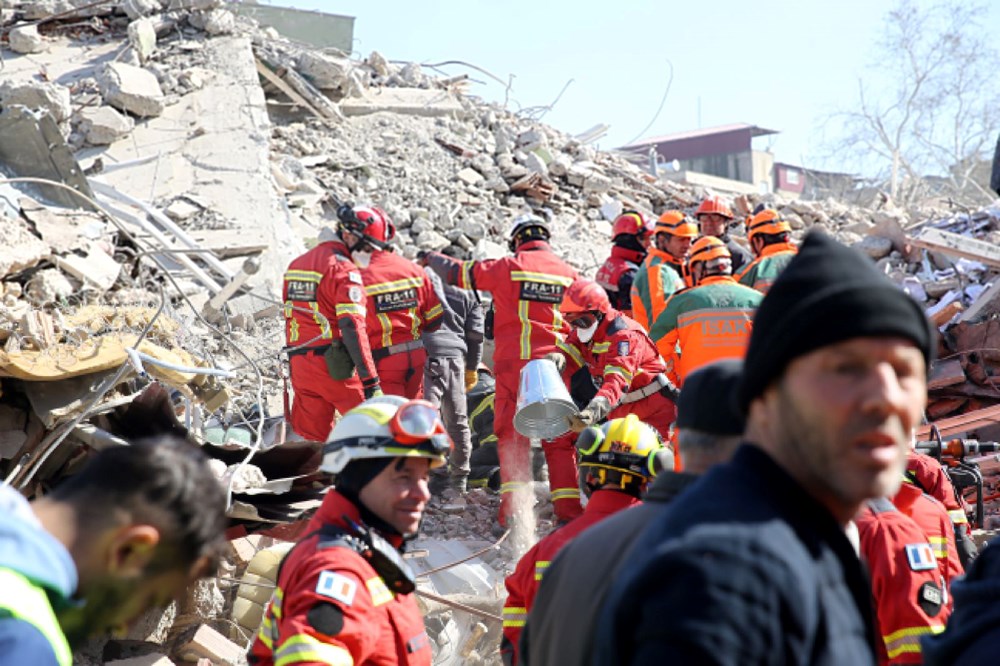 Türkiye'yi yalnız bırakmadılar! Birçok ülkeden depremzedeler için yardım kampanyası - 18
