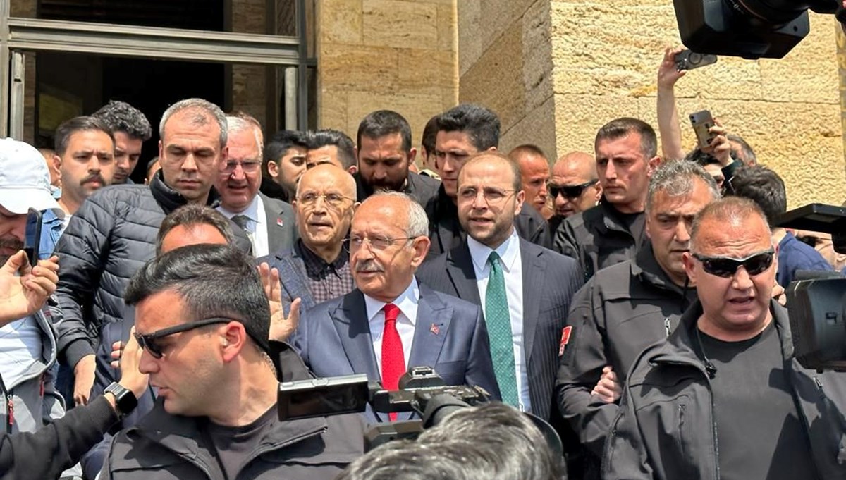Kılıçdaroğlu seçim öncesinde Anıtkabir’i ziyaret etti Kılıçdaroğlu seçim öncesinde Anıtkabir’i ziyaret etti
