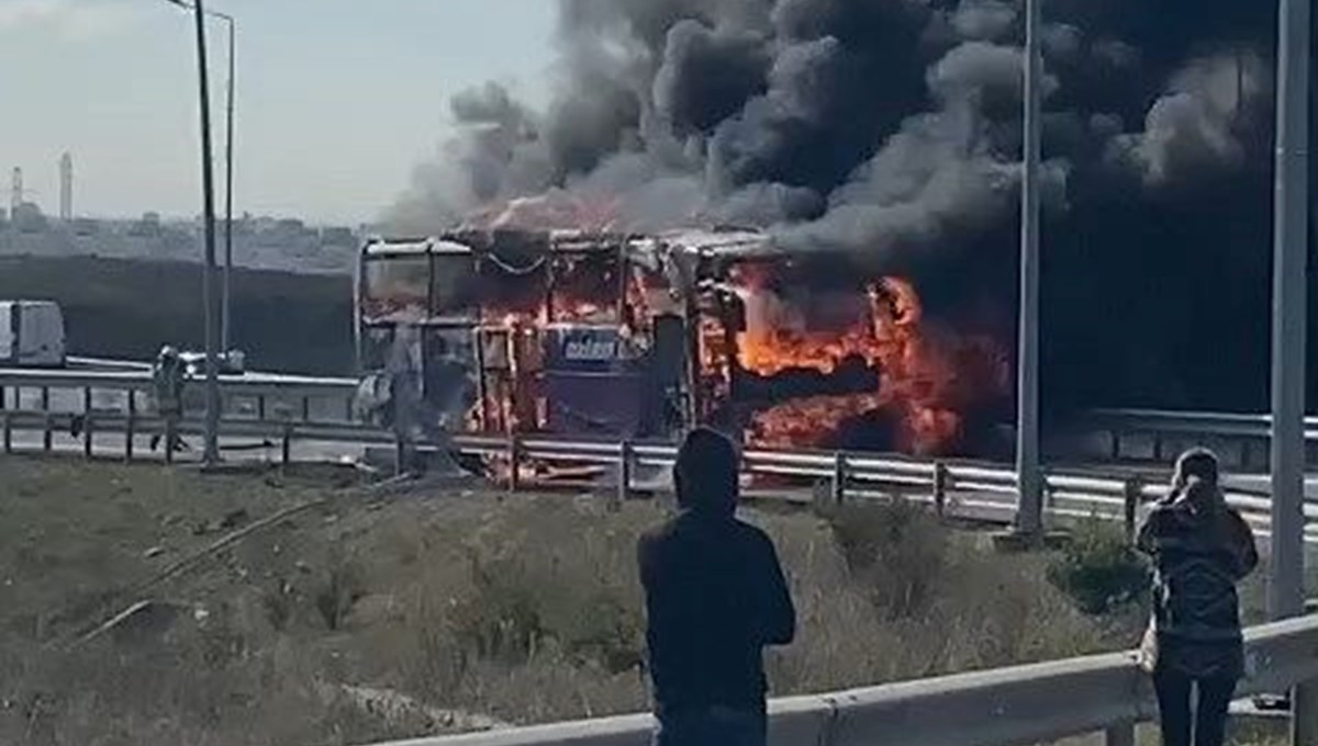 İstanbul'da yolcu otobüsü alev aldı