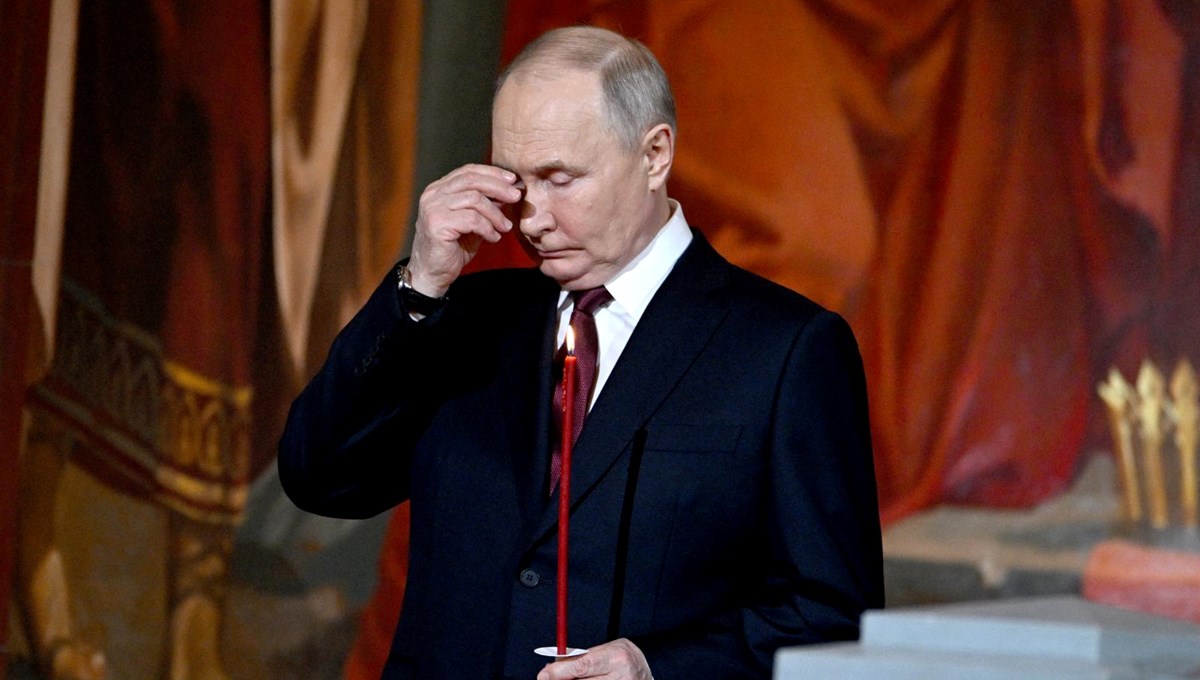 Putin, Moskova'da Paskalya ayinine katıldı Putin, Moskova'da Paskalya ayinine katıldı