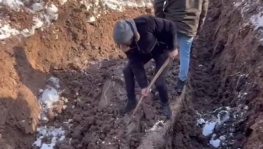 Ardahan'da heyelan nedeniyle arızalanan doğalgaz borusunda onarım çalışması