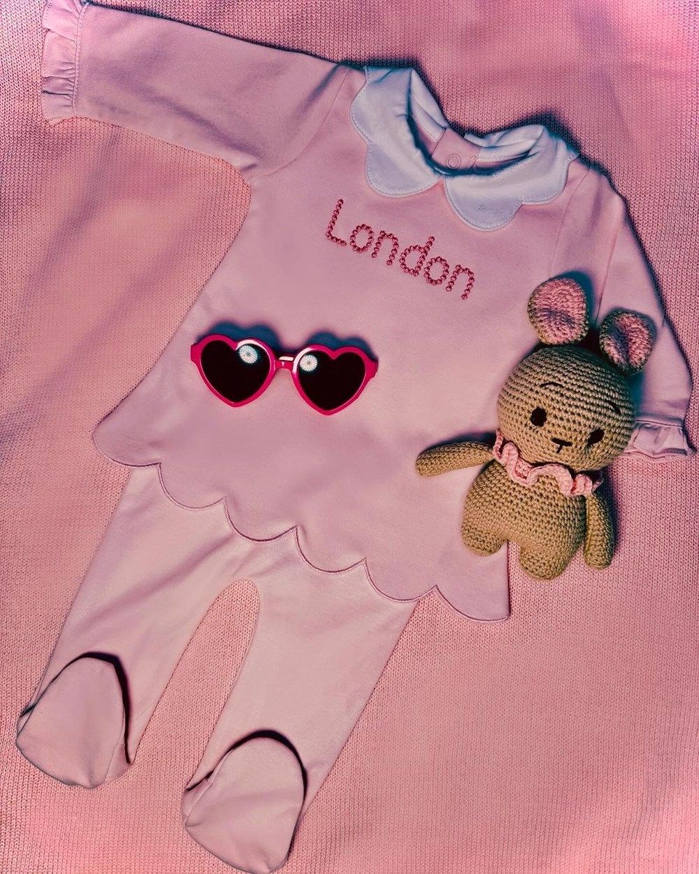 Paris Hilton'un taşıyıcı anneden kızı oldu! Bebek London'a pembe Noel kutlaması - 7