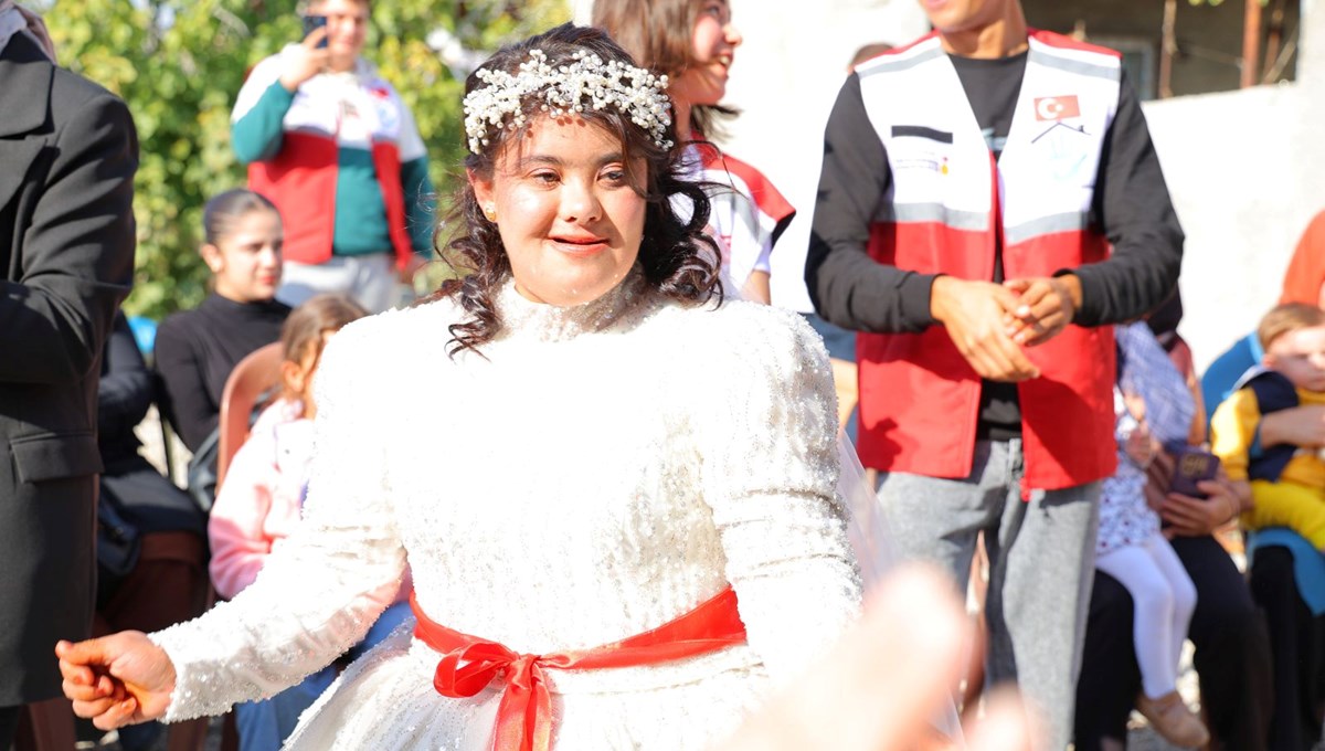 33 yaşındaki Down sendromlu Melek'in hayali gerçek oldu 33 yaşındaki Down sendromlu Melek'in hayali gerçek oldu