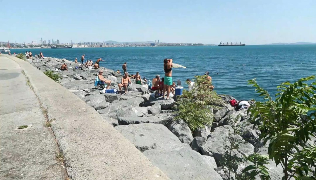 Hava yeniden ısındı, İstanbullular sahile koştu