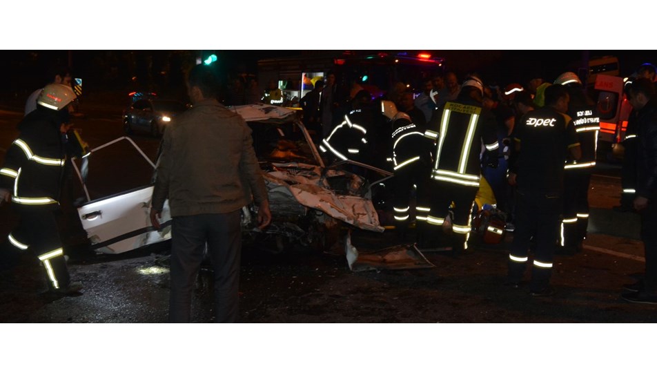 Kocaeli'de otomobiller çarpıştı: 2 ölü, 3 yaralı