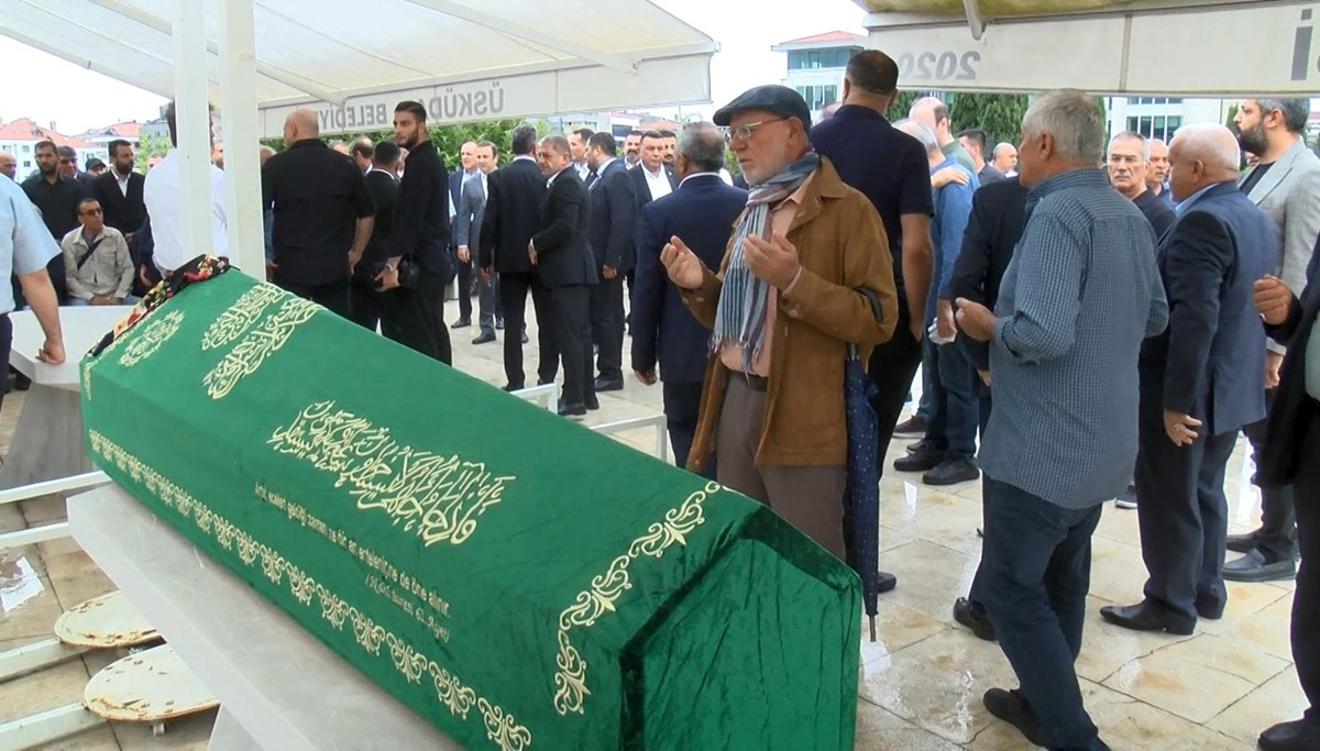 MHP Genel Başkan Yardımcısı Feti Yıldız'ın eşi son yolculuğuna uğurlandı MHP Genel Başkan Yardımcısı Feti Yıldız'ın eşi son yolculuğuna uğurlandı