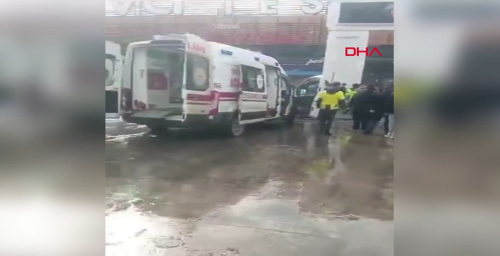 Fenerbahçe ile Amedspor taraftarları arasında kavga | Sarı lacivertlilerden yaralı taraftar için açıklama: "Bir taraftarımız kalbinin altından bıçaklandı" - 3