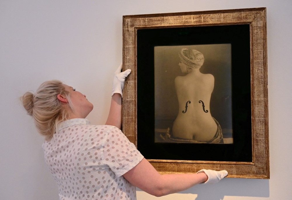 Man Ray'in 'Le Violon d'Ingres' fotoğrafı 12,4 milyon dolara satıldı - 1