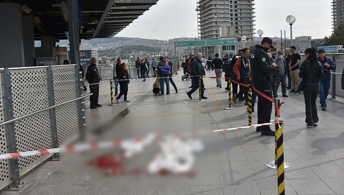 İzmir'de aktarma merkezinin önünde ateş açıldı: 1 ölü İzmir'de aktarma merkezinin önünde ateş açıldı: 1 ölü
