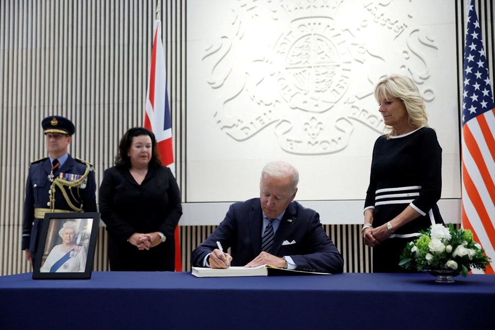 2. Elizabeth'in cenazesine hangi dünya liderleri davet edildi? - 3