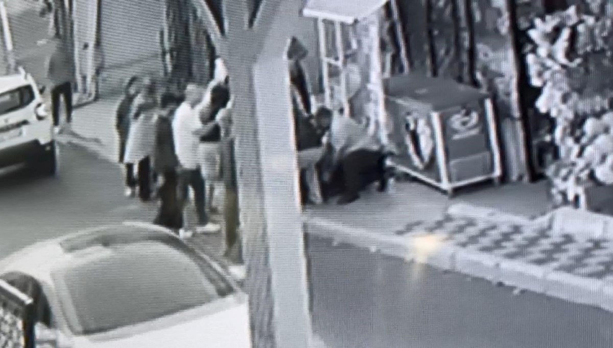 İstanbul'da akrabalar arasında bıçaklı kavga İstanbul'da akrabalar arasında bıçaklı kavga