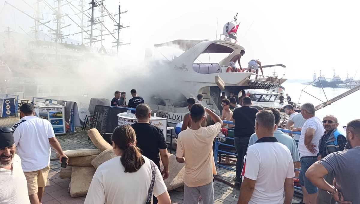 Alanya'da tekne yangını