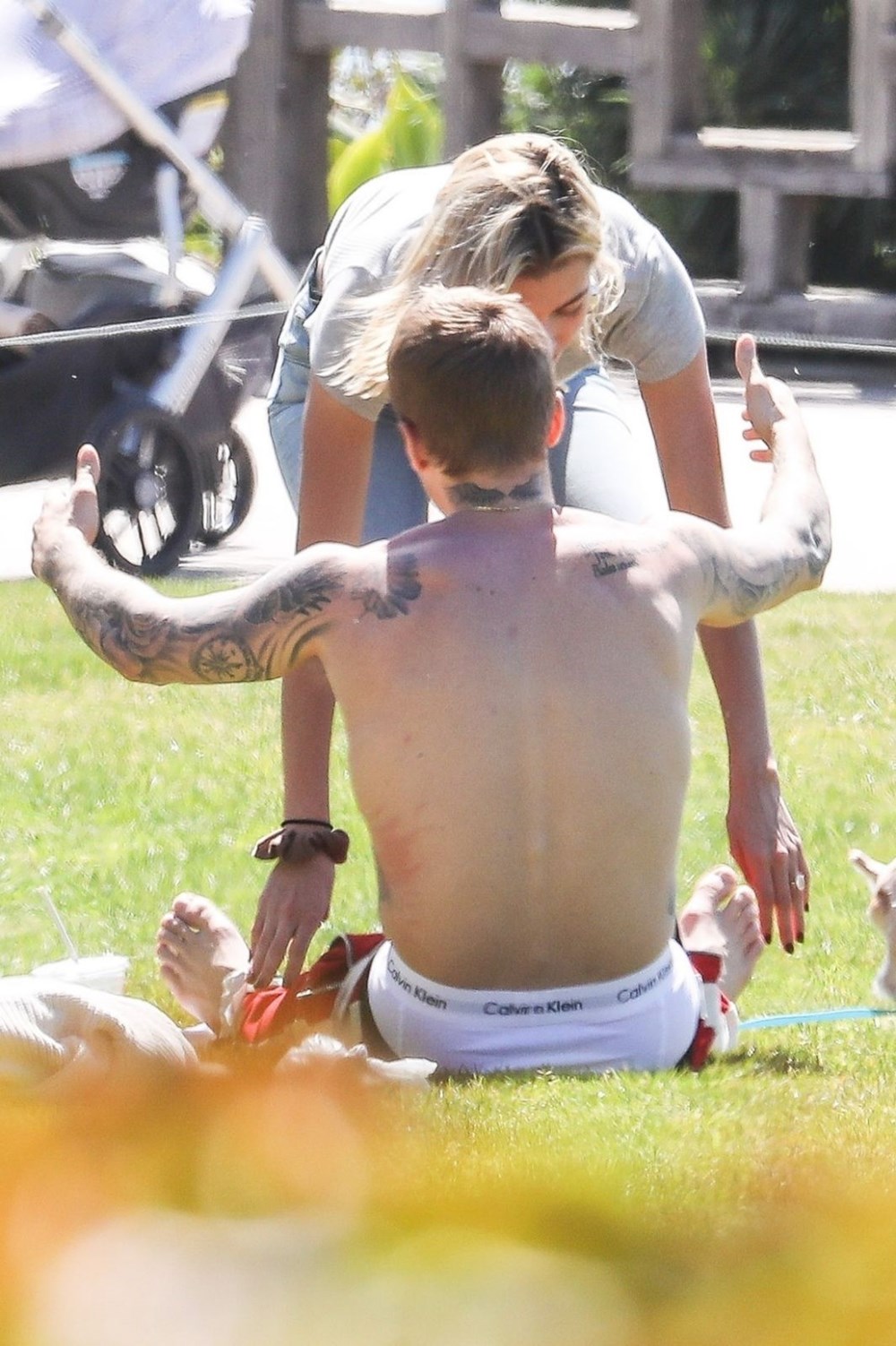 <b>Justin</b> <b>Bieber</b>; daha sonra kollarını açarak Baldwin&apos;in kendisine sarılm...