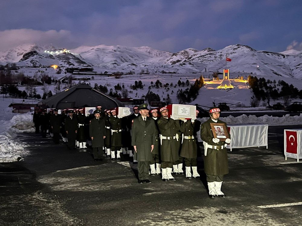 Pençe-Kilit şehitleri, Hakkari'deki törenin ardından memleketlerine uğurlandı - 4