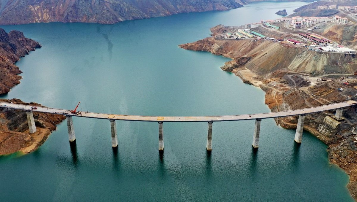 Yusufeli Viyadüğü Nisan'da açılıyor Yusufeli Viyadüğü Nisan'da açılıyor