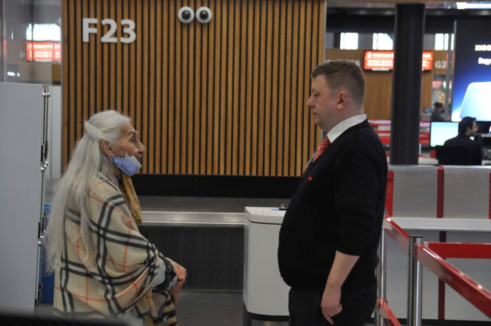 Kanada’ya gidemedi, ülkesine de dönmek istemiyor: İstanbul
Havalimanı akademisyenin evi oldu - 5