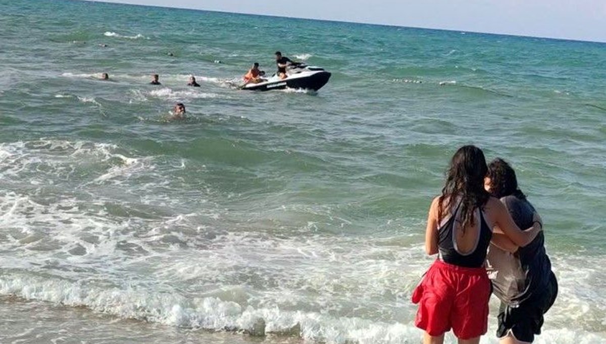 Arnavutköy'de boğulma tehlikesi geçiren çocuk jetski ile kurtarıldı