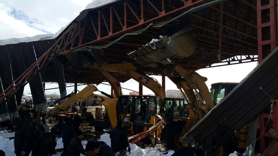 Konya'da pazar yerinin çatısı çöktü: 4 yaralı - 2