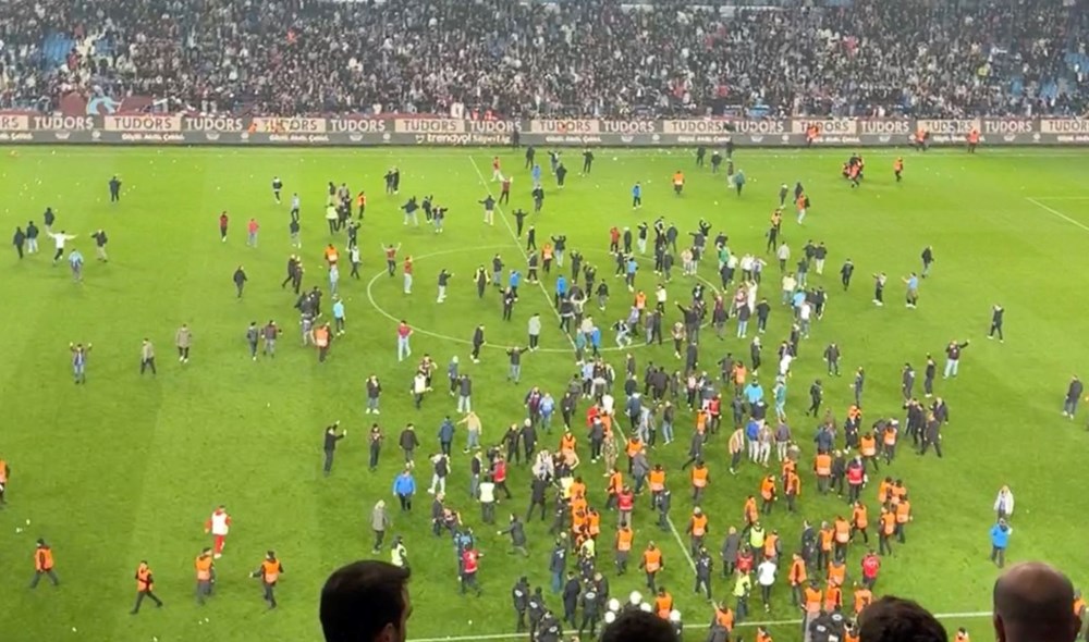 Trabzonspor - Fenerbahçe maçının ardından çıkan olaylar Avrupa basınında - 12