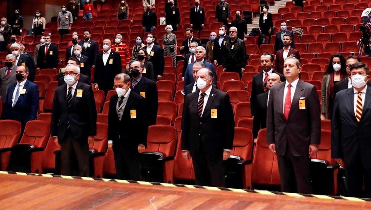Galatasaray'da genel kuruldan yönetime tam yetki Galatasaray'da genel kuruldan yönetime tam yetki