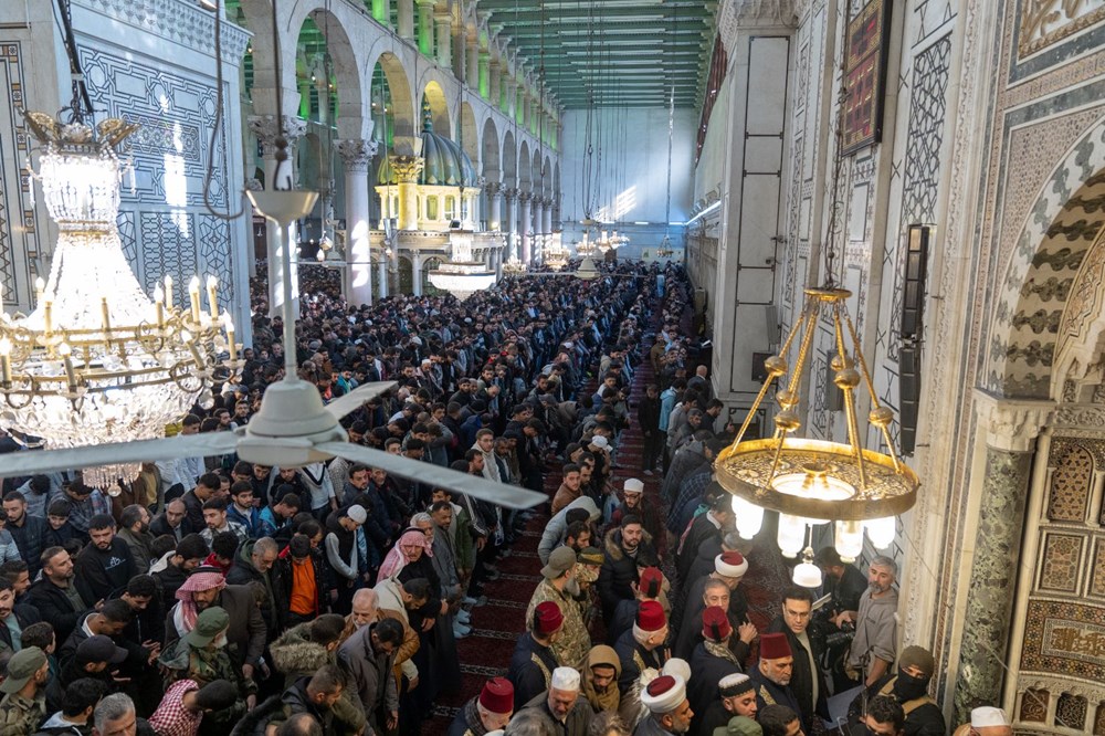 Esad sonrası ilk cuma namazı: Suriyeliler Emevi Camii'ne akın etti - 15