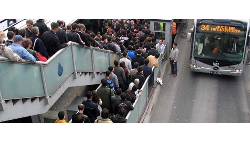 Metrobüse 2017'de günde 756 bin 872 yolcu