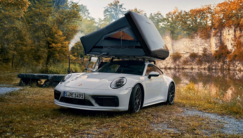 Pistlerden kampa: Porsche'den araç üstü çadır