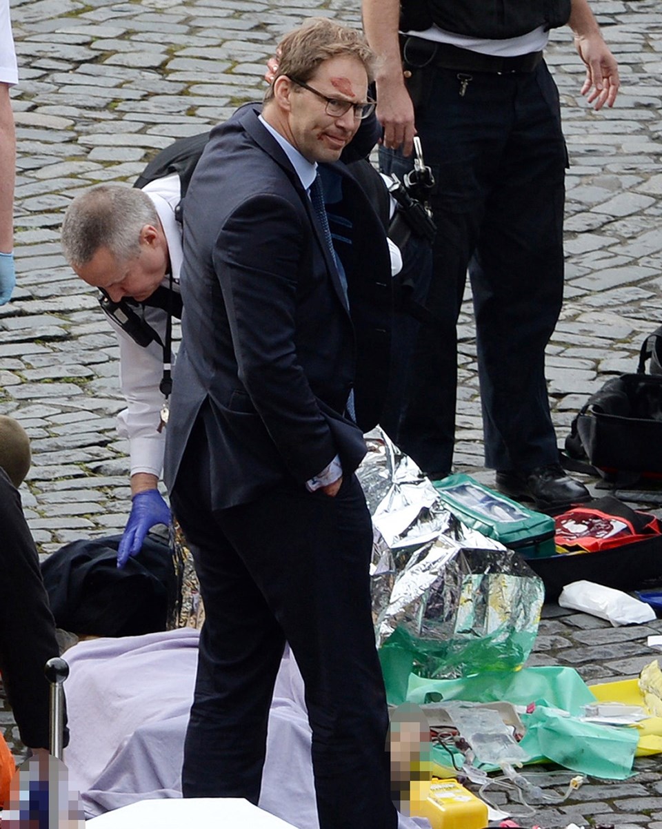 Londra'daki saldırıda ölen polise ilk müdahaleyi İngiliz bakan yaptı - 1