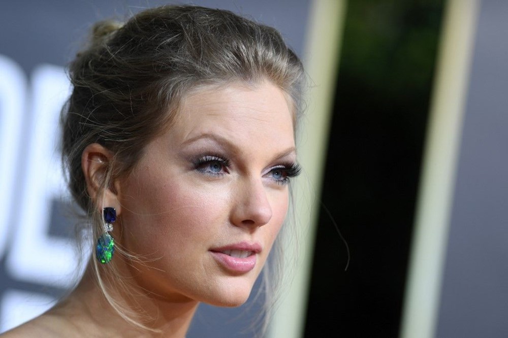 Taylor Swift’in
Folklore albümü Billboard 200 zirvesinden inmiyor - 2