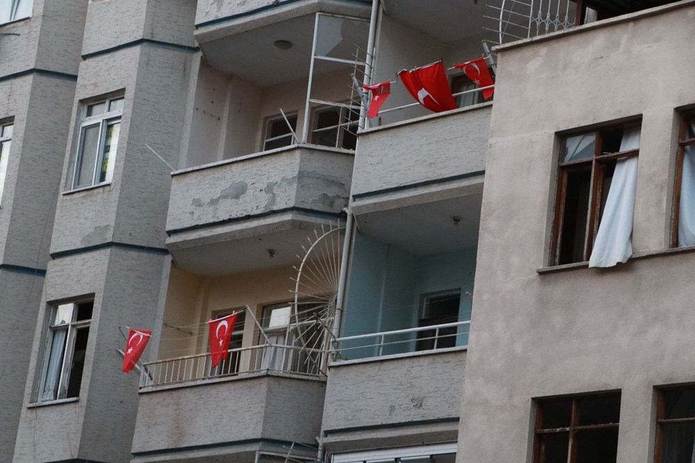 İskenderun'da patlamanın yaşandığı caddede teröre ‘Türk bayraklı’ tepki - 6