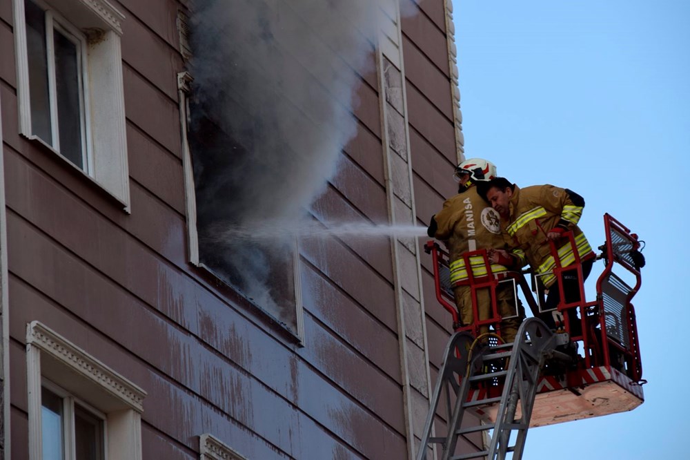 7 katlı binada yangın: Can pazarı yaşandı 77 BAY994pZ50az8RS14VhJhw