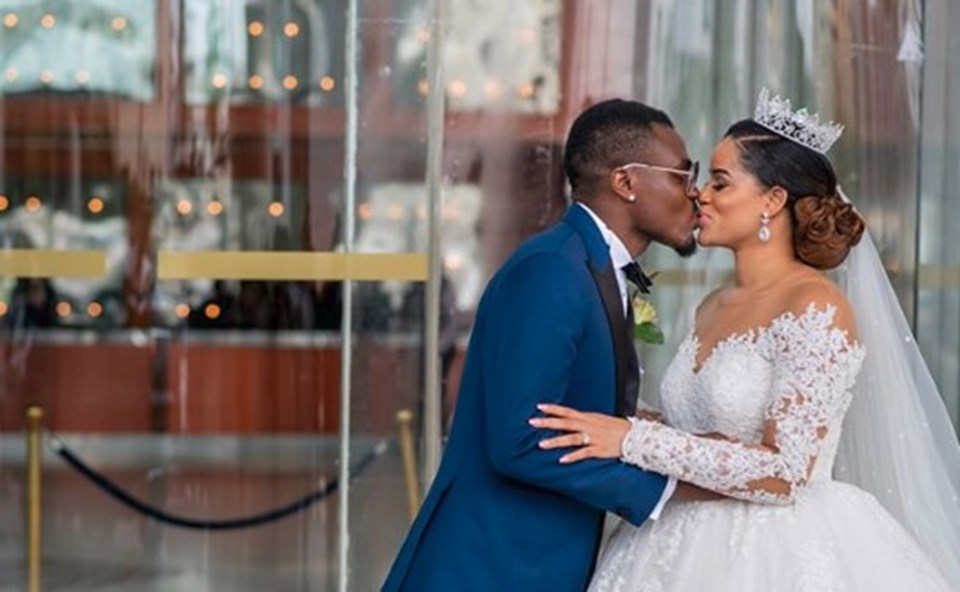 Emmanuel Emenike ile 2014 Nijerya güzeli Iheoma Nnadi evlendi (2013 güzelinden ayrılmıştı) - 1