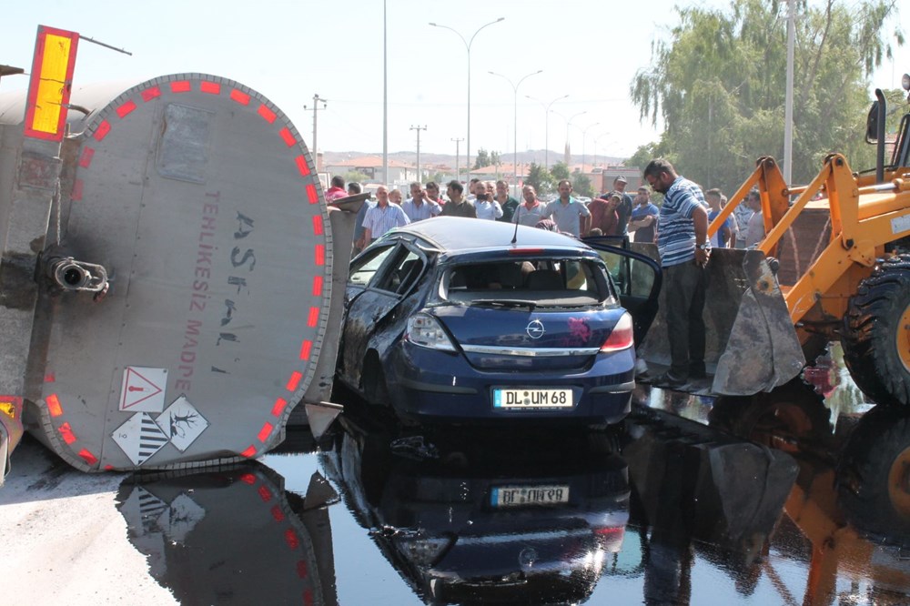 Freni patlayan tanker, otomobil ve minibüse çarptı: 3 yaralı - 1