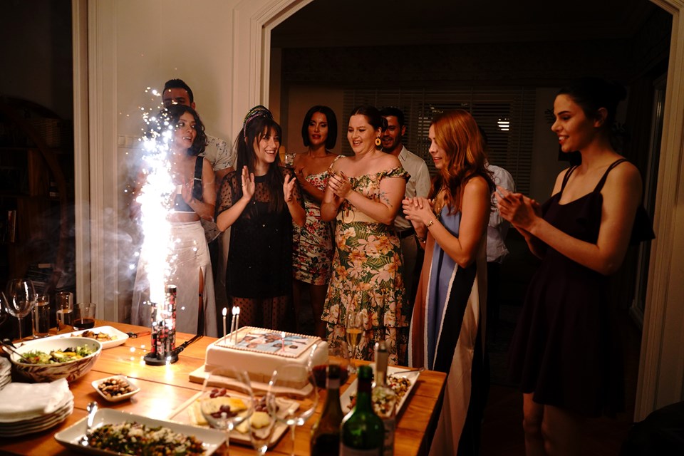 Hazal Kaya'nın başrolde oynadığı Benden Ne Olur 14 Ocak'ta sinemalarda - 1