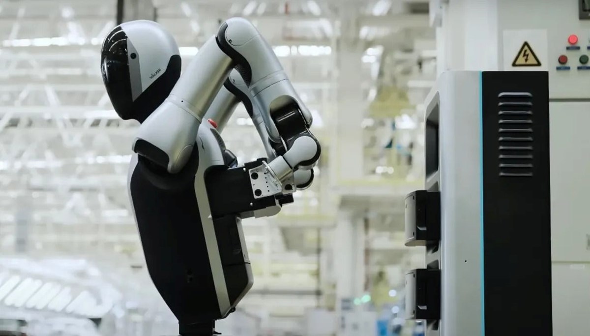İnsansı robot kendi bataryasını değiştirdi