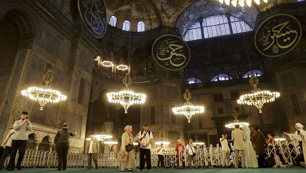 Bakan Ersoy açıkladı: Ayasofya'da yeni dönem