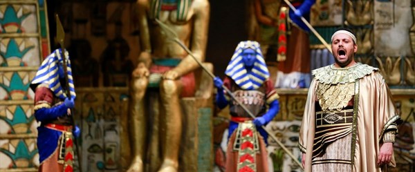 Aida, Radames'e aşkını 3 bin kişinin önünde haykıracak