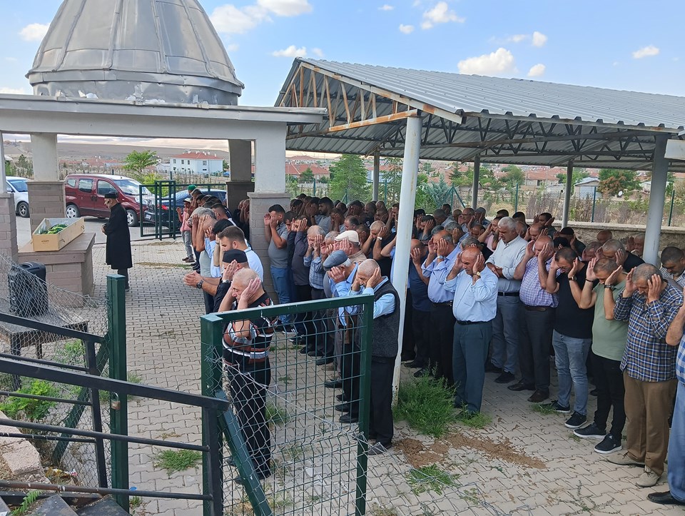 13 aylık bebek tandırdaki köz ateşine düştü: Ailesi dakikalar sonra fark etti - 1